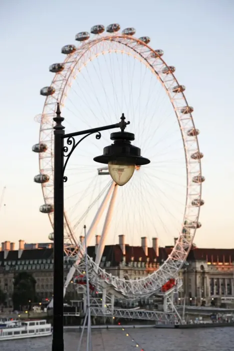 : Millennium Wheel London Eye
