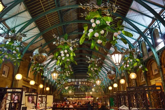  : Mistletoe Christmas Decorations in Covent Garden, London