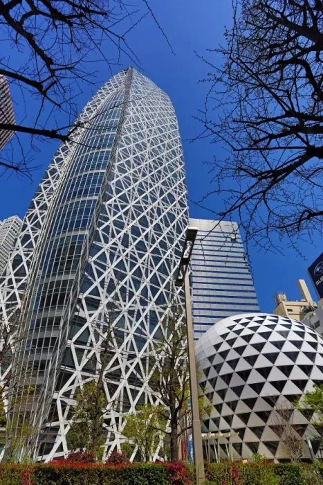  : Mode Gakuen Cocoon Tower building in Tokyo, Japan