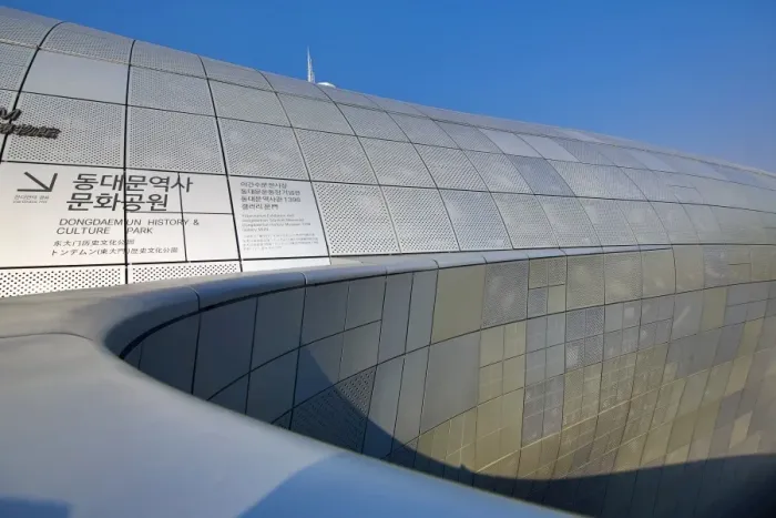  : Modern architecture of the Dongdaemun Design Plaza and Culture Park (DDP) in Seoul, Korea