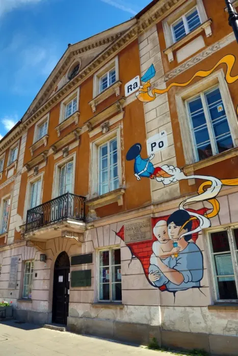  : Mural on the Maria Sklodowska-Curie Museum in Warsaw, Poland