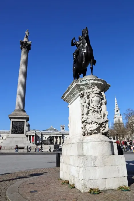  : Nelsons Column and statues of King Charles I in Trafalgar Square, London