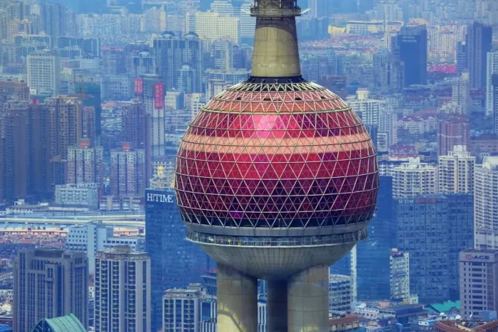  : The Oriental Pearl TV Tower in Pudong, Shanghai, China