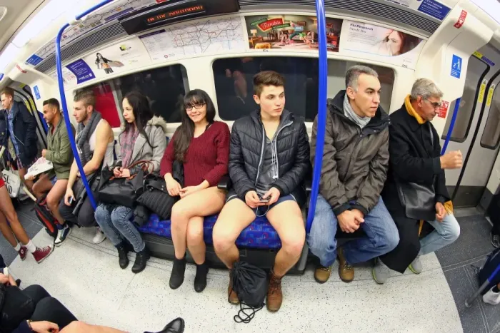  : No Pants Subway Ride on the London Underground