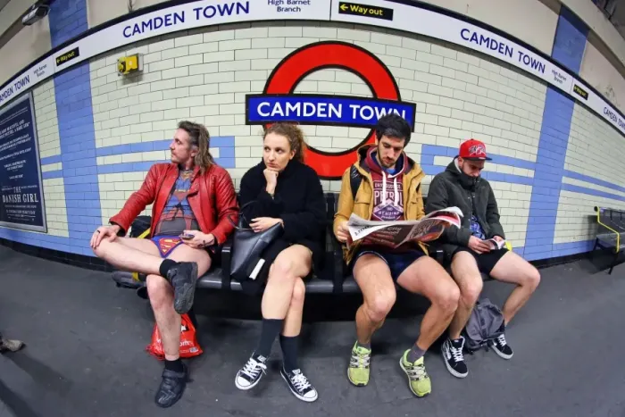  : No Pants Subway Ride on the London Underground