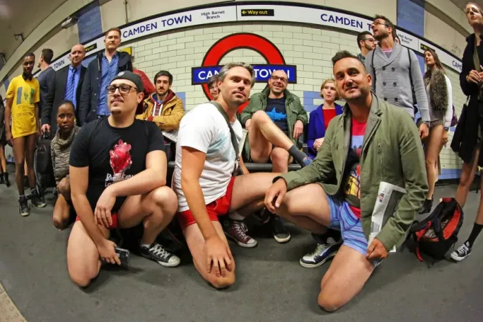  : No Pants Subway Ride on the London Underground