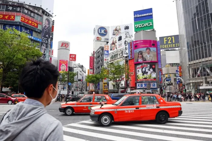  : Pedestrian crossing and street scene with Japanese taxi cabs in Shibuya, Tokyo, Japan