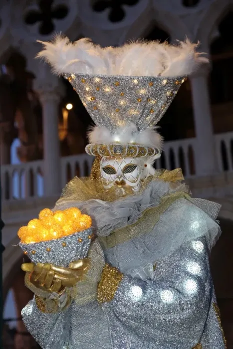  : People wearing masks and costumes at the Venice Carnival