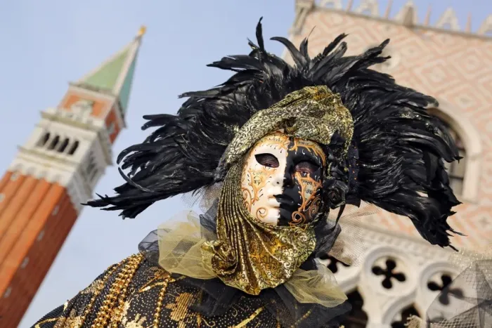  : People wearing masks and costumes at the Venice Carnival