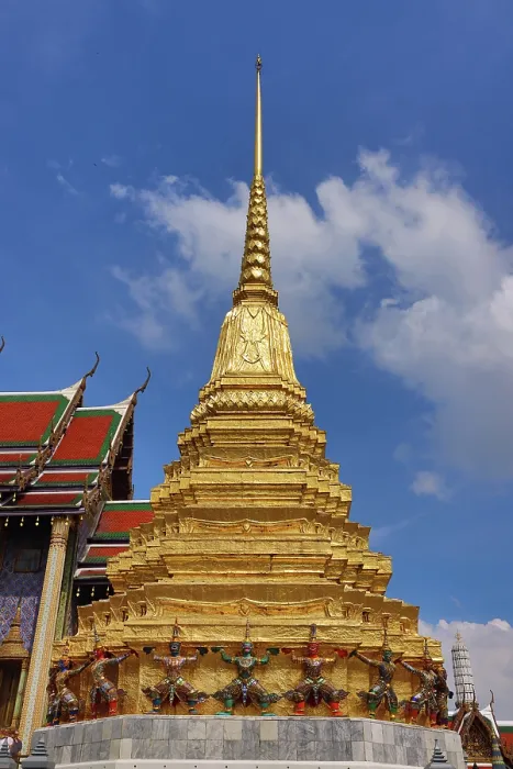  : Phra Suwannachedi gold chedi at Wat Phra Kaew Temple (Temple of the Emerald Buddha), Bangkok, Thailand