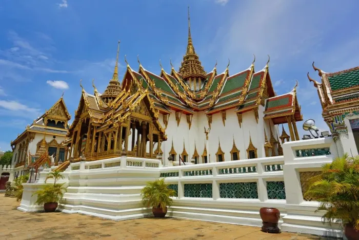 : Phra Thinang Dusit Maha Prasat building and spire in the Grand Palace Complex, Wat Phra Kaew, Bangkok, Thailand
