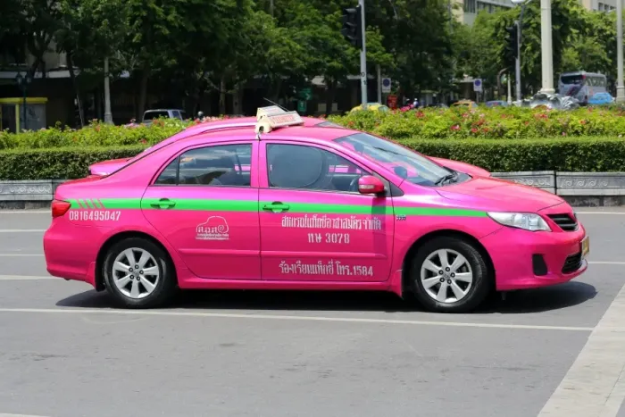  : Pink Thai taxi cab, Bangkok, Thailand