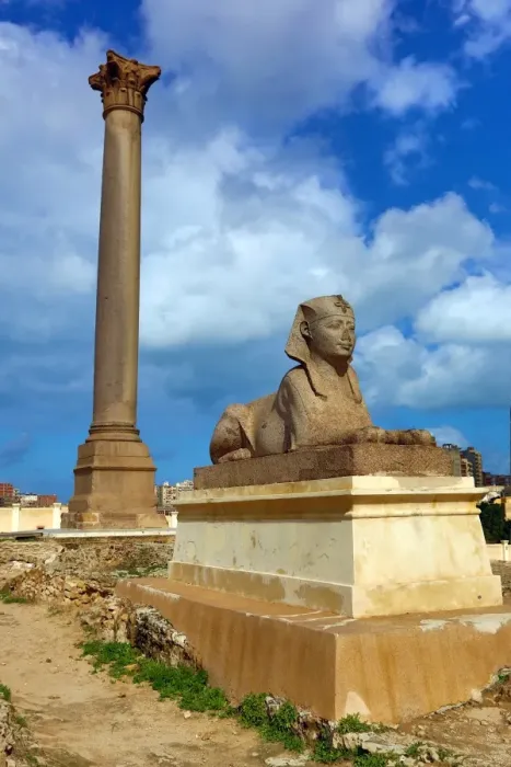 : Pompeys Pillar, a triumphal memorial column, Alexandria, Egypt