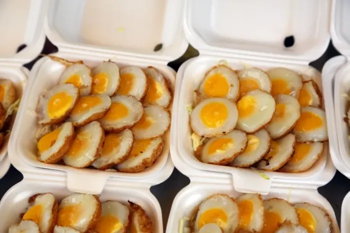  : Quail eggs at a food stall at Chatuchak Weekend Market, the largest market in Thailand, Bangkok, Thailand