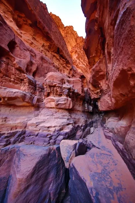  : Red rock formations of Khazali Canyon in the desert at Wadi Rum, Jordan