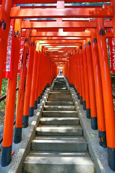  : Red Torii gates and steps to the entrance to the Hie-Jinja Shinto Shrine in Tokyo, Japan