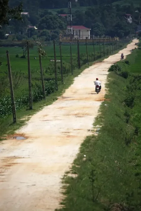  : Road near Hanoi, Vietnam