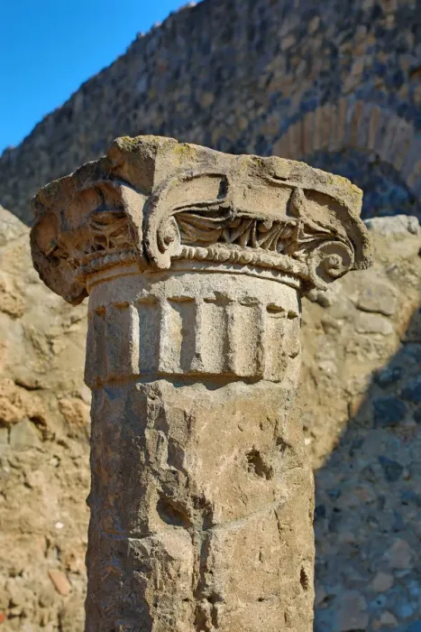  : Ruined pillar in the ancient Roman city of Pompeii, Italy