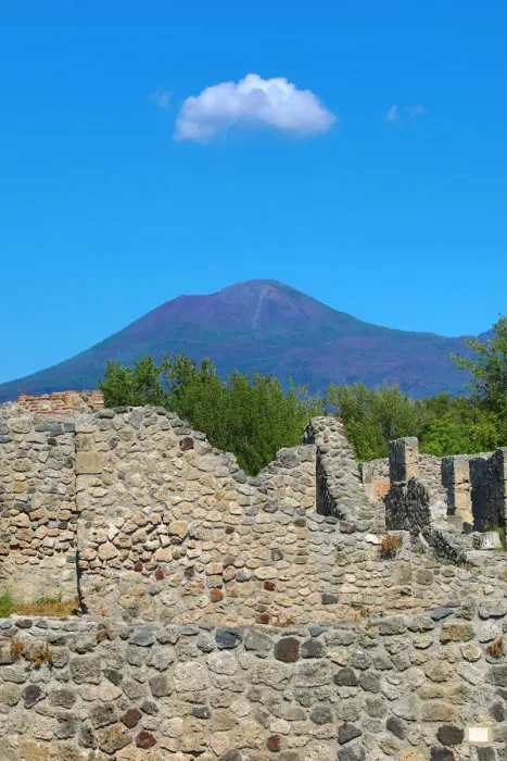  : Ruined pillar in the ancient Roman city of Pompeii, Italy