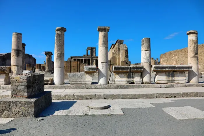  : Ruined pillars in the ancient Roman city of Pompeii, Italy