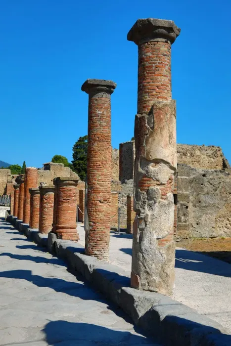  : Ruined pillars in the ancient Roman city of Pompeii, Italy