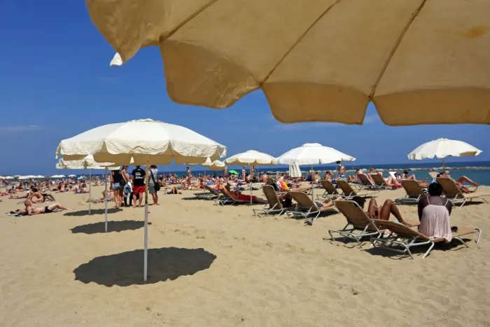  : Scene of holiday crowds on the beach, Barcelona, Spain