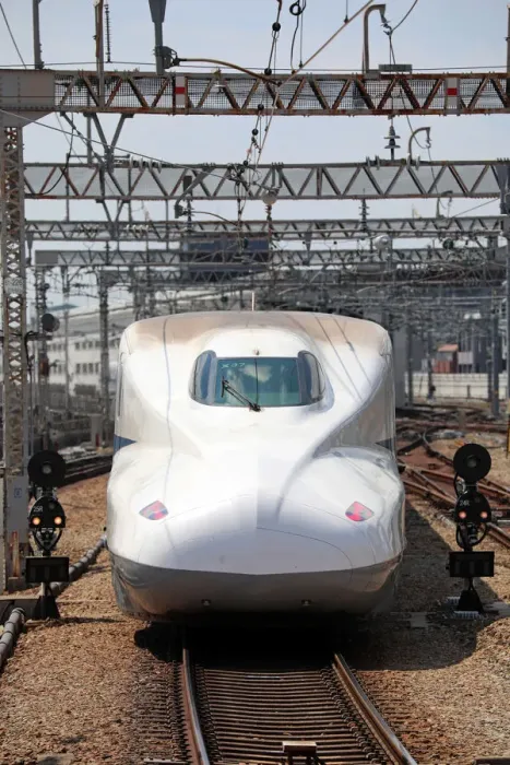  : Shinkansen high speed train at Shin-Osaka station, Osaka, Japan