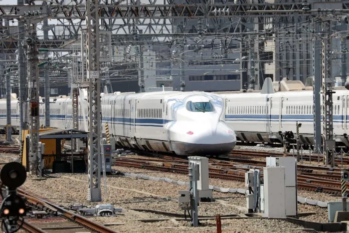  : Shinkansen high speed train at Shin-Osaka station, Osaka, Japan