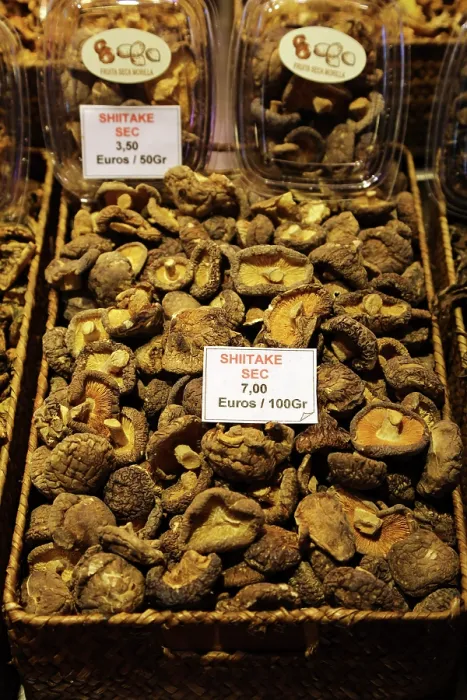  : Shitake mushrooms on a vegetable stall at La Boqueria market de St Josep, Barcelona, Spain