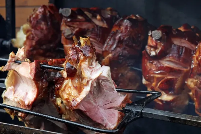  : Spit roasting roast mea