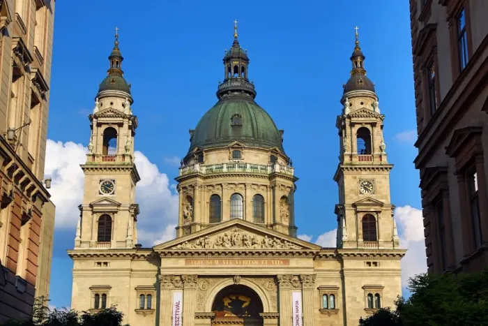  : St Stephens Basilica cathedral in Budapest, Hungary