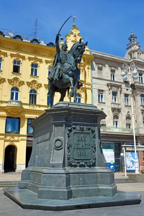  : Statue of Ban Jelacic riding a horse in Ban Jelacic Square in Zagreb, Croatia
