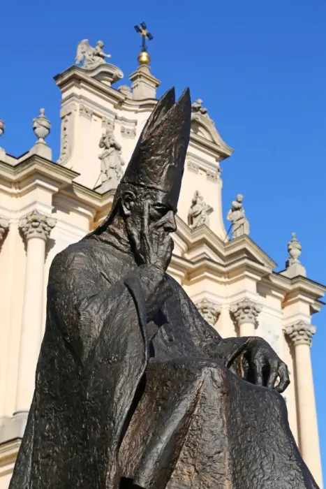 : Statue of Cardinal Stefan Wyszynski in front of the Church of the Nuns of the Visitation in Warsaw, Poland
