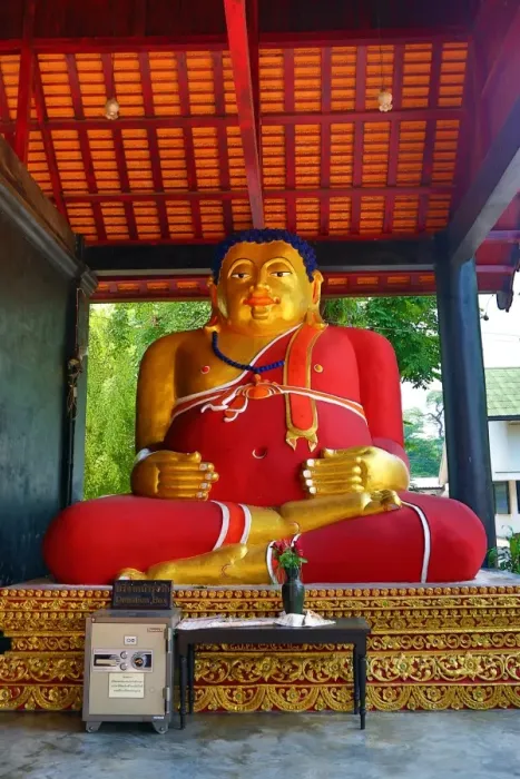  : Statue of the fat Monk Tan Pra Maha Kajjana at Wat Chedi Luang Temple in Chiang Mai, Thailand