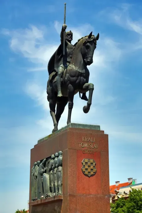  : Statue of King (Kralj) Tomislav riding a horse in King Tomislav Square in Zagreb, Croatia