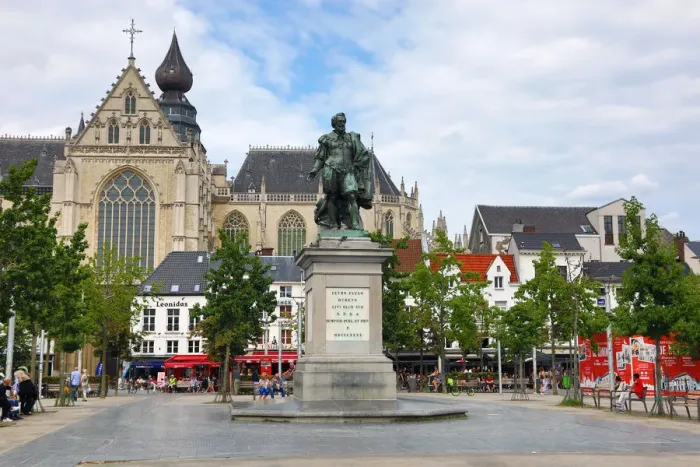  : Statue of Peter Paul Rubens in Groenplaats, Antwerp, Belgium