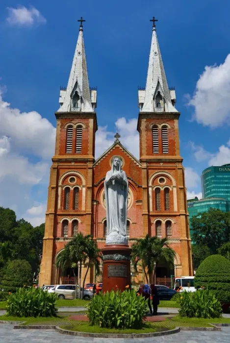  : Statue of the Virgin Mary at the Notre-Dame Cathedral Basilica of Saigon, Ho Chi Minh City (Saigon)