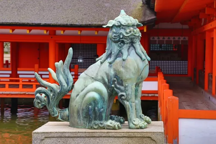  : Stone lion statue at Itsukushima Shinto Shrine on Miyajima Island, Hiroshima, Japan