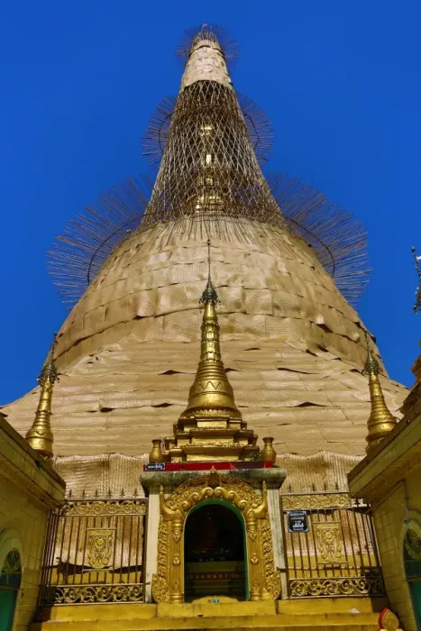  : Stupa of Sule Pagoda, Yangon, Myanmar