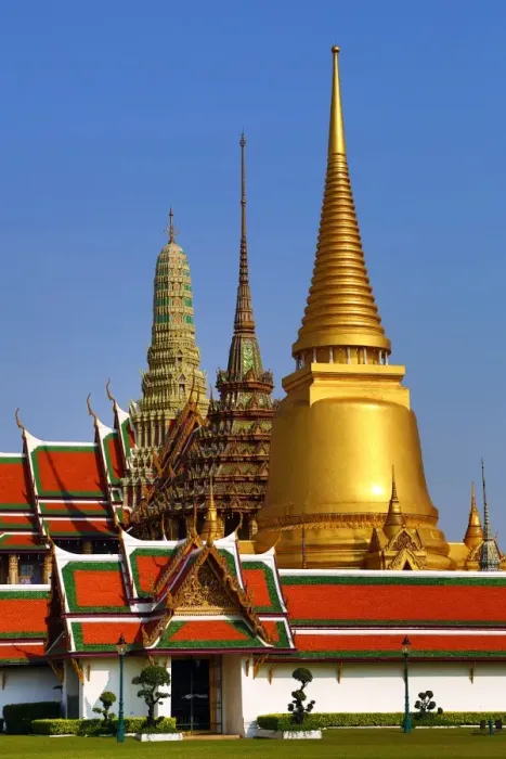  : Stupas and chedis at Wat Phra Kaew Temple in Bangkok, Thailand