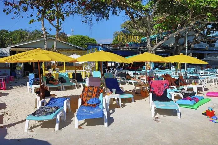 : Sun beds and umbrellas on Sai Kaew Beach on Koh Samet island, Thailand : Sun beds and umbrellas on Sai Kaew Beach on Koh Samet island, Thailand