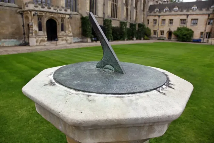  : Sundial at Trinity College, Cambridge