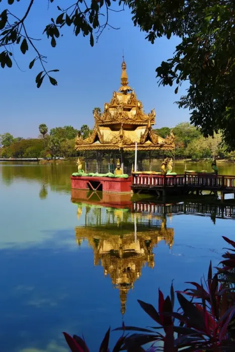 : Temple pagoda on Kandawgyi Lake, Yangon, Myanmar