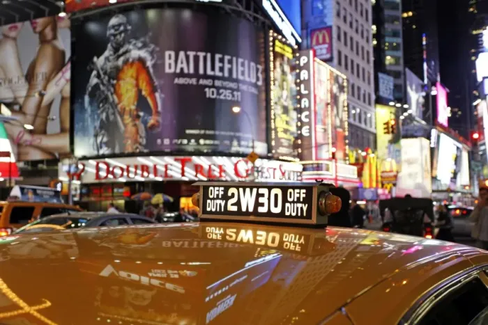  : Times Square at night in New York