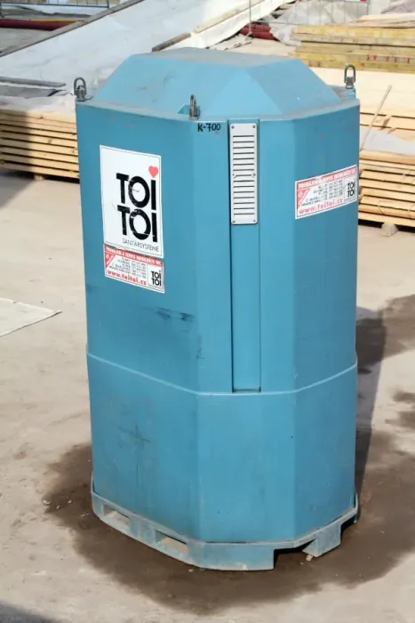  : Toi Toi blue portaloo