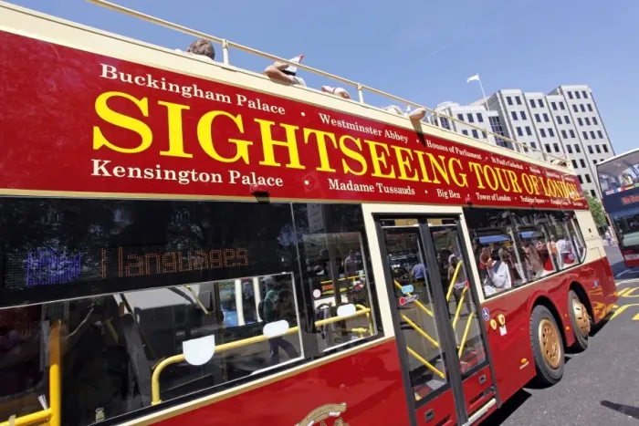  : Tourist Sightseeing bus, London