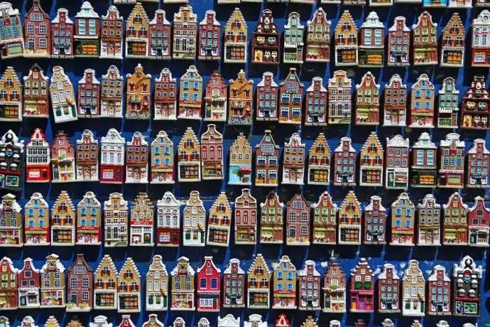  : Traditional Dutch houses fridge magnets on sale in the flower market in Amsterdam