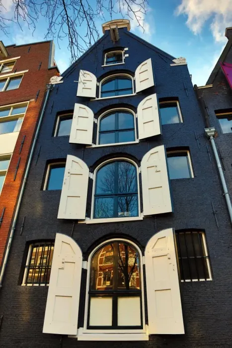  : Traditional house with shutters on the windows in Amsterdam, Holland