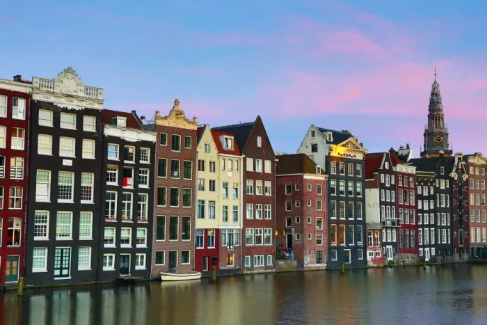  : Traditional houses on the Damrak canal in Amsterdam, Holland