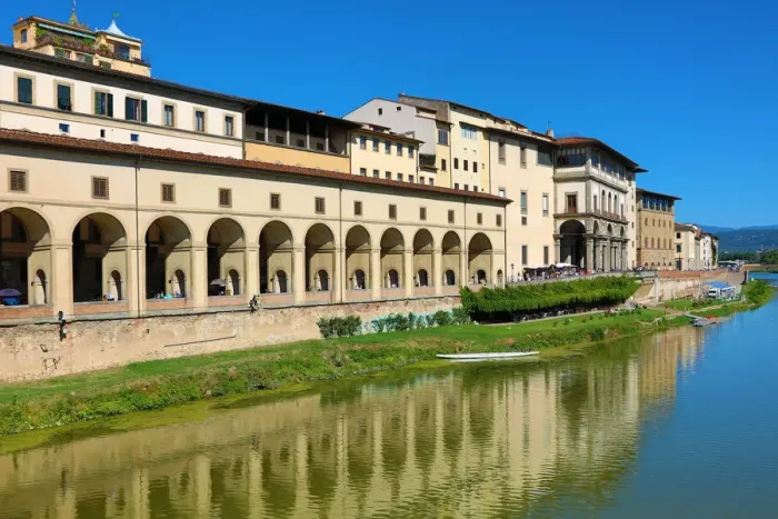  : The Uffizi Gallery and the River Arno, Florence, Italy